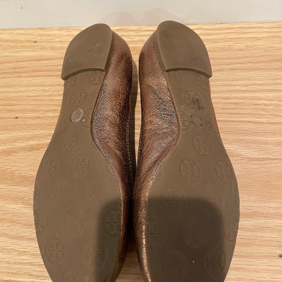 Tory Burch Bronze Ballet Flats size 6 - Picture 3 of 4